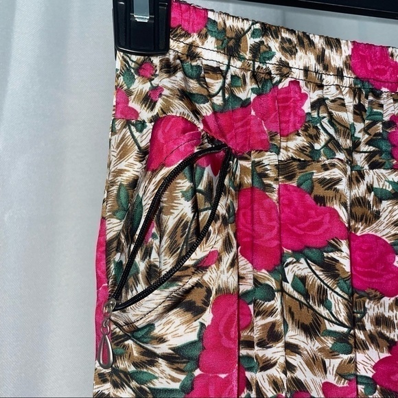 Pull on Pants Lounge Capri Cheetah Animal Print All Over Roses Floral Print - Picture 2 of 6